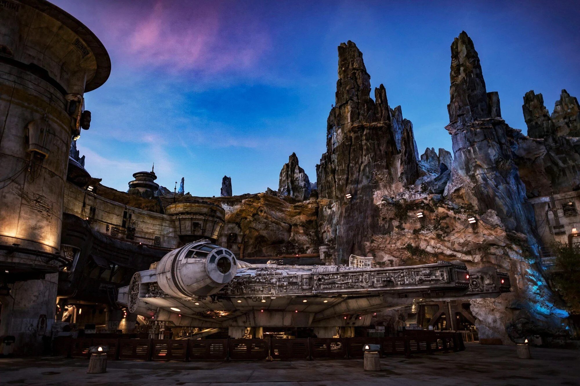 SWGE_WDW_MillenniumFalcon_0813ZR_0003MSb-scaled