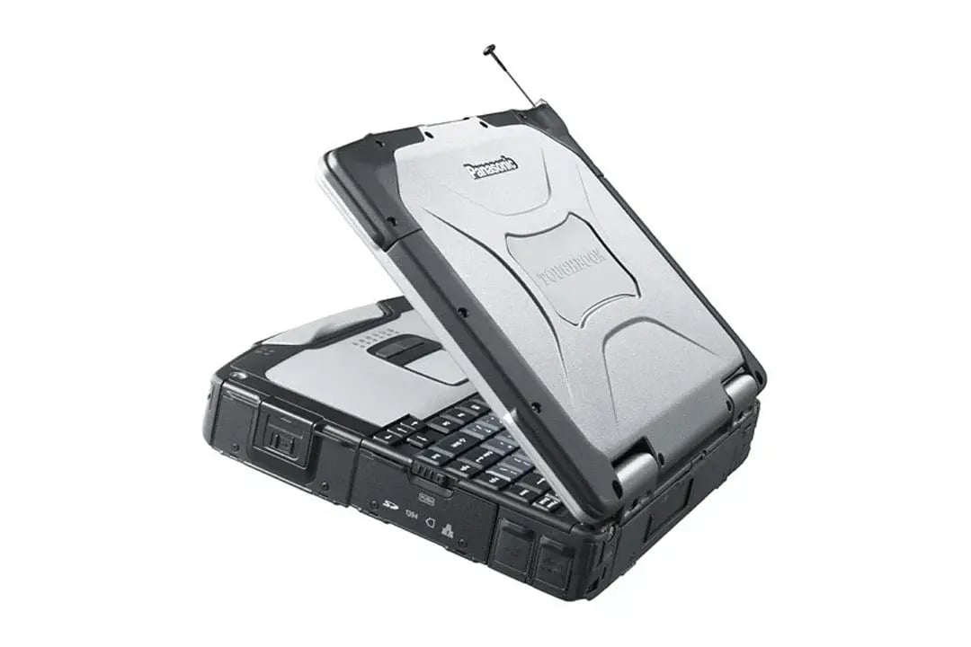 Bloc-notes TOUGHBOOK CF-30, vue de côté arrière, avec écran mi-ouvert