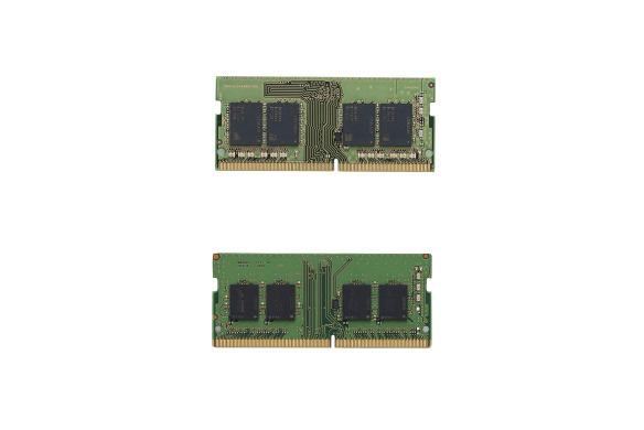Deux modules de mémoire Panasonic 16 Go sur fond blanc.
